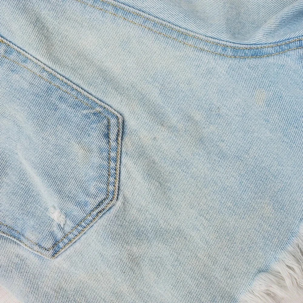 Forever 21 Blue Distressed Jean Shorts Frayed Hem 5 Pocket Light Wash SZ:28